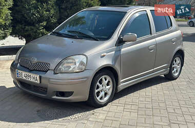 Хэтчбек Toyota Yaris 2003 в 