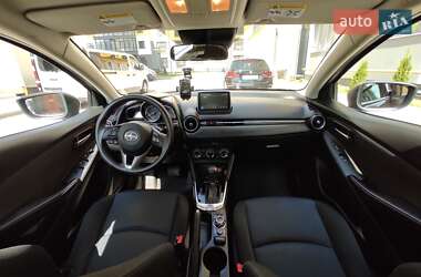 Седан Toyota Yaris 2015 в 