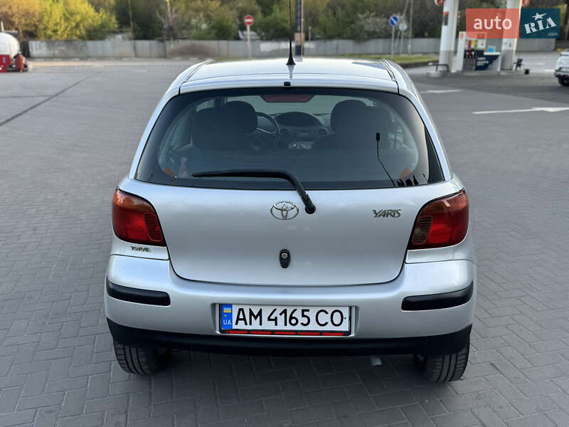 Хэтчбек Toyota Yaris 2005 в Каменском