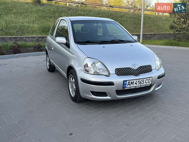 Хэтчбек Toyota Yaris 2005 в Каменском