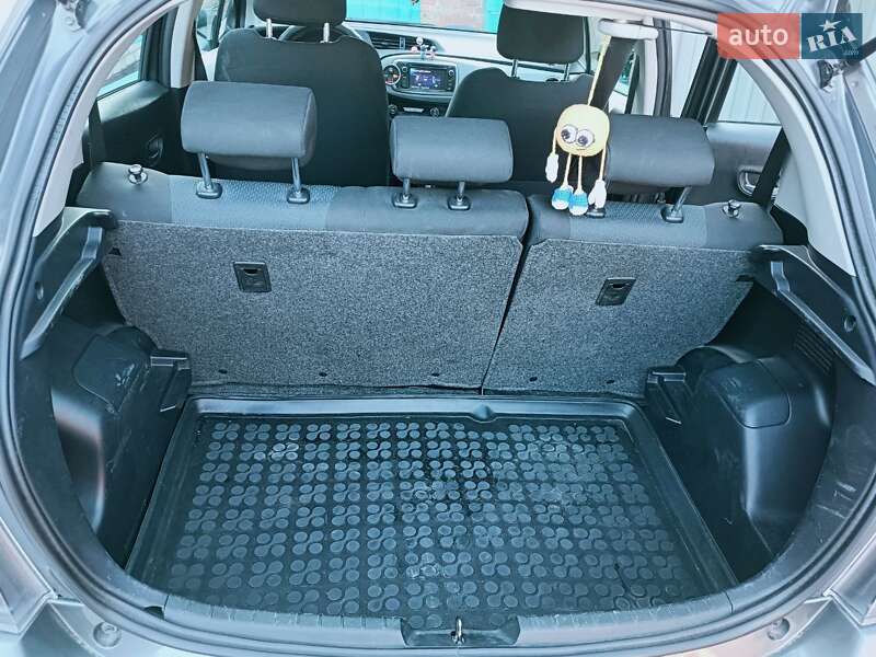 Хэтчбек Toyota Yaris 2013 в Каменском фото 5 Хэтчбек Toyota Yaris 2013 в Каменском