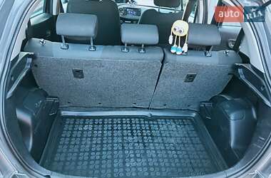 Хэтчбек Toyota Yaris 2013 в 