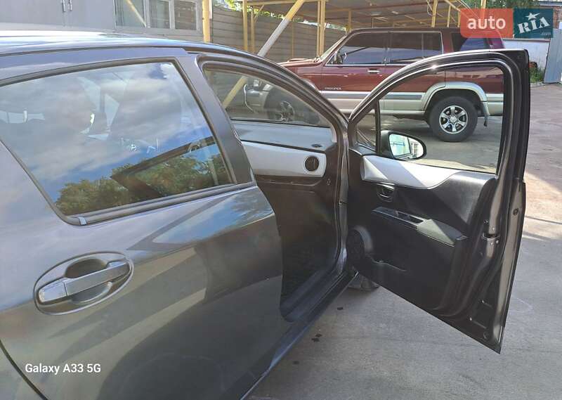 Хэтчбек Toyota Yaris 2013 в Каменском фото 15 Хэтчбек Toyota Yaris 2013 в Каменском