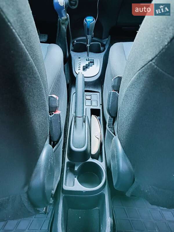 Хэтчбек Toyota Yaris 2013 в Каменском фото 19 Хэтчбек Toyota Yaris 2013 в Каменском