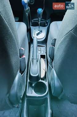 Хэтчбек Toyota Yaris 2013 в 