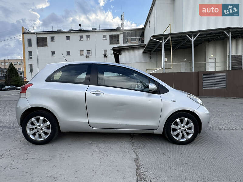 Хетчбек Toyota Yaris 2010 в Львові
