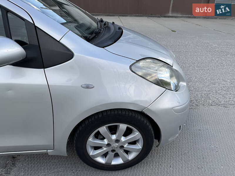 Хетчбек Toyota Yaris 2010 в Львові