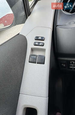 Хэтчбек Toyota Yaris 2010 в 