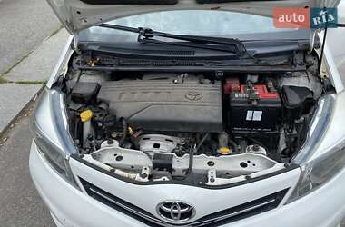 Хэтчбек Toyota Yaris 2012 в 