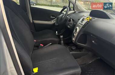 Хэтчбек Toyota Yaris 2006 в 
