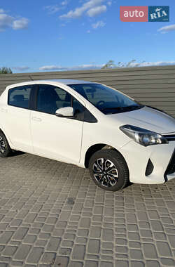 Хэтчбек Toyota Yaris 2014 в 