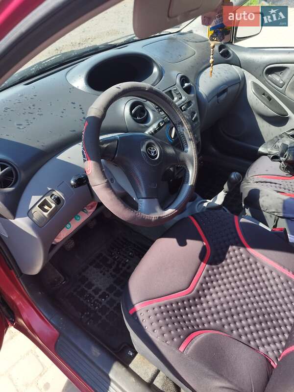 Хетчбек Toyota Yaris 2002 в Яворові