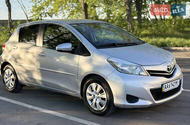 Хэтчбек Toyota Yaris 2012 в 