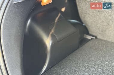 Хэтчбек Toyota Yaris 2012 в 