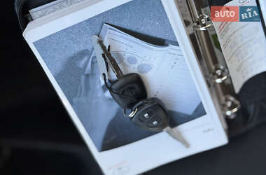 Хэтчбек Toyota Yaris 2012 в 