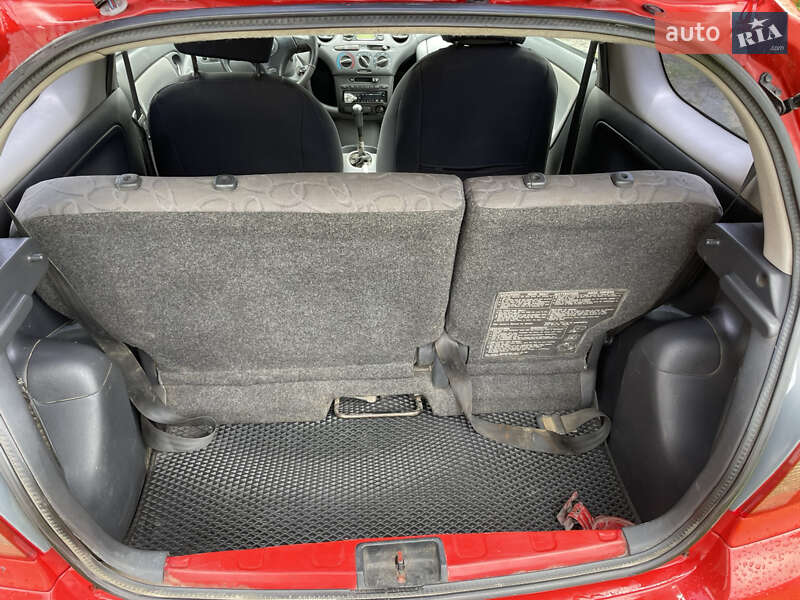 Хэтчбек Toyota Yaris 2000 в Львове