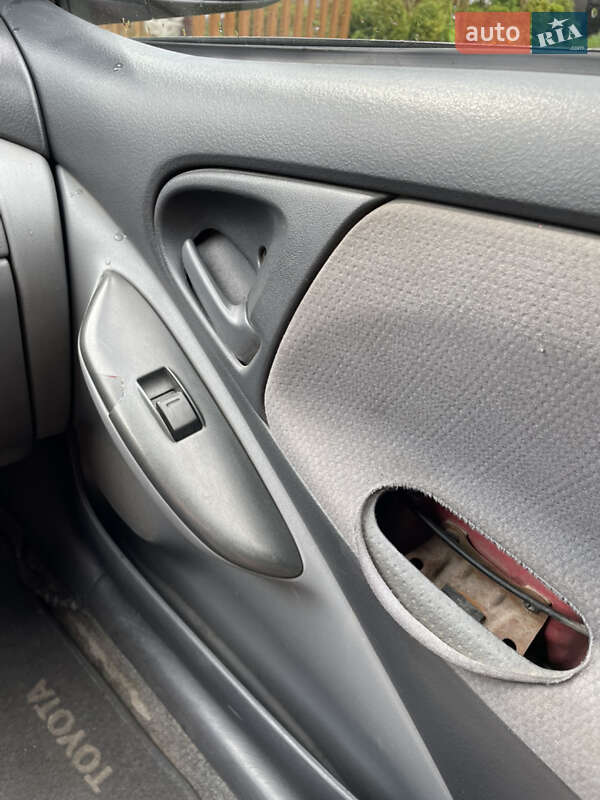 Хэтчбек Toyota Yaris 2000 в Львове