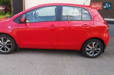 Хэтчбек Toyota Yaris 2006 в 