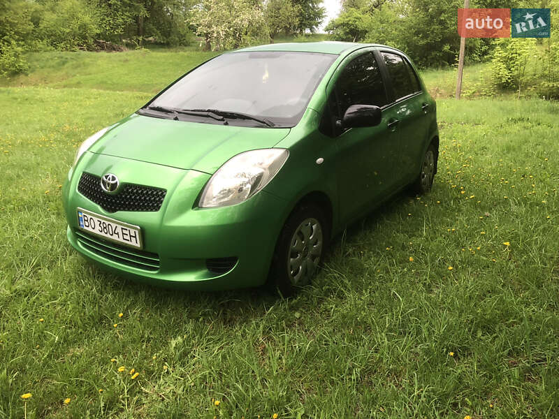 Хетчбек Toyota Yaris 2007 в 