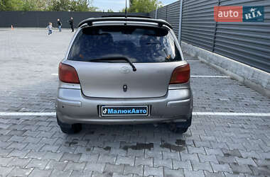 Хэтчбек Toyota Yaris 2003 в 
