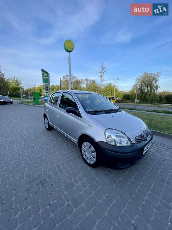 Хэтчбек Toyota Yaris 2004 в Львове