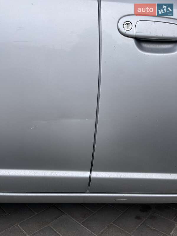 Хэтчбек Toyota Yaris 2004 в Львове