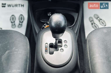Хэтчбек Toyota Yaris 2008 в 
