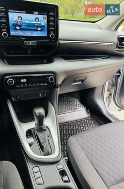 Хэтчбек Toyota Yaris 2020 в 
