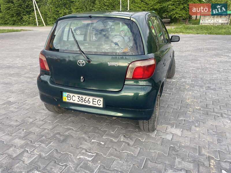 Хэтчбек Toyota Yaris 2002 в Комарному
