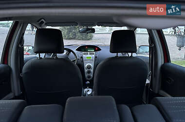 Хэтчбек Toyota Yaris 2007 в 