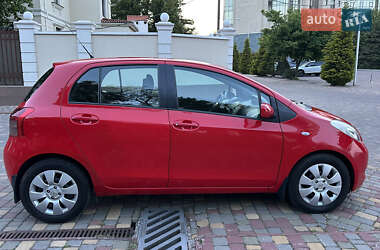 Хэтчбек Toyota Yaris 2007 в 