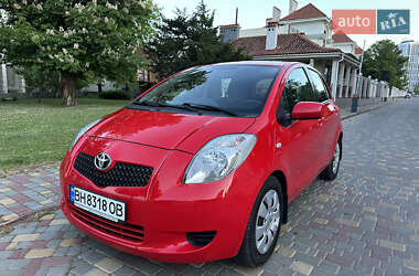 Хэтчбек Toyota Yaris 2007 в 