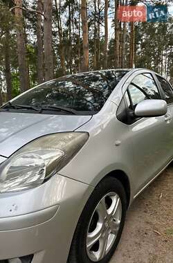 Хетчбек Toyota Yaris 2010 в 