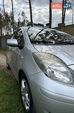 Хетчбек Toyota Yaris 2010 в 