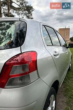 Хетчбек Toyota Yaris 2010 в 