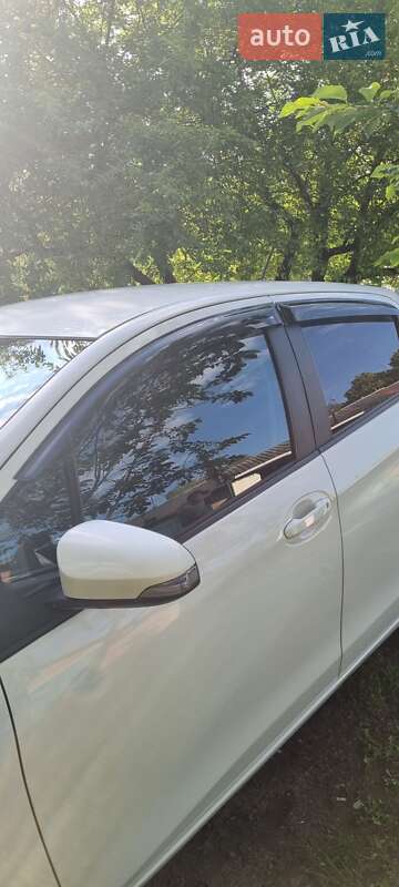 Хетчбек Toyota Yaris 2016 в Харкові