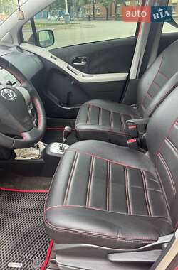 Хетчбек Toyota Yaris 2008 в 