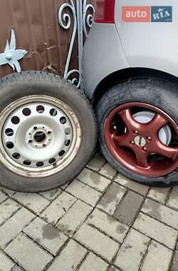 Хэтчбек Toyota Yaris 2006 в 