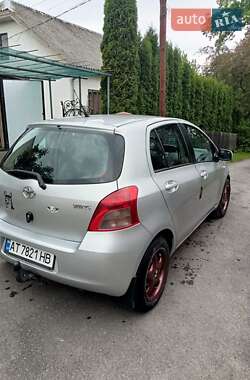 Хэтчбек Toyota Yaris 2006 в 