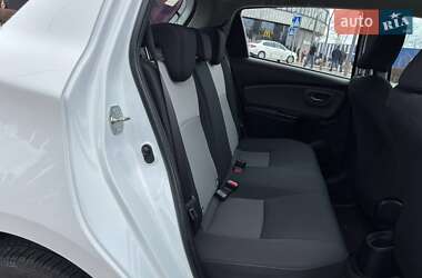 Хэтчбек Toyota Yaris 2019 в 
