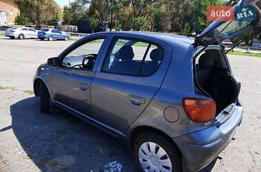 Хэтчбек Toyota Yaris 2005 в 