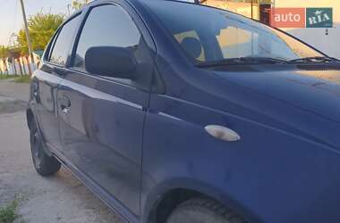 Хетчбек Toyota Yaris 2001 в 
