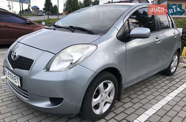 Хетчбек Toyota Yaris 2007 в 