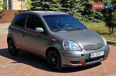 Хэтчбек Toyota Yaris 2004 в 