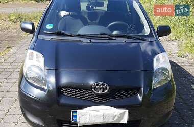 Хэтчбек Toyota Yaris 2011 в Николаеве