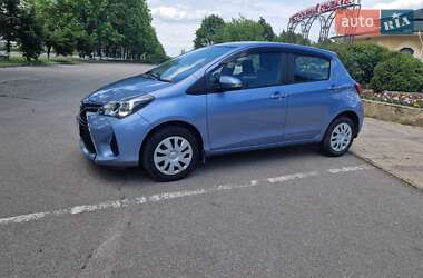 Хэтчбек Toyota Yaris 2016 в 
