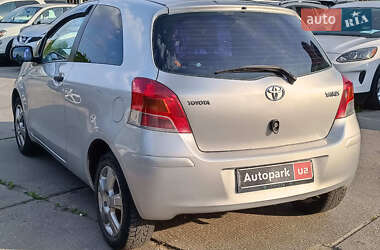 Хетчбек Toyota Yaris 2009 в 
