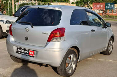 Хетчбек Toyota Yaris 2009 в 