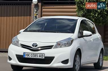Хэтчбек Toyota Yaris 2013 в 