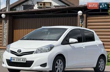 Хэтчбек Toyota Yaris 2013 в 